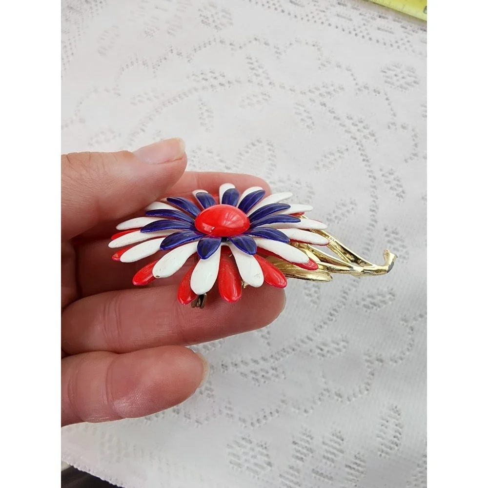 Vintage Retro 50s Flower Brooch Patriotic Pin Daisy 4th July Costume Gold Tone